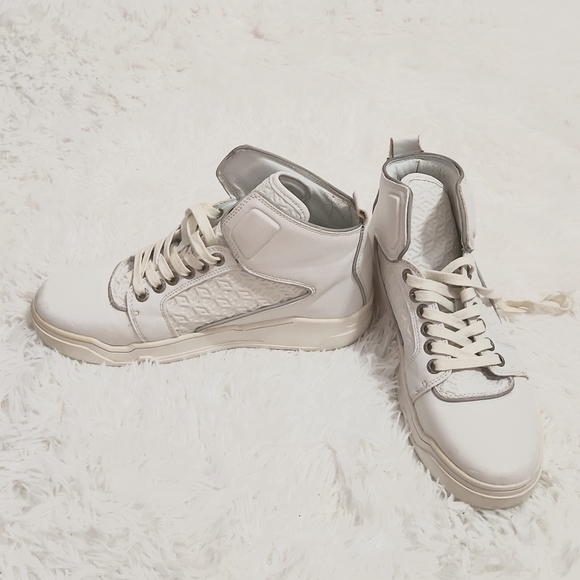 Guess hightop sneakers for men in white  color. - Picture 2 of 3